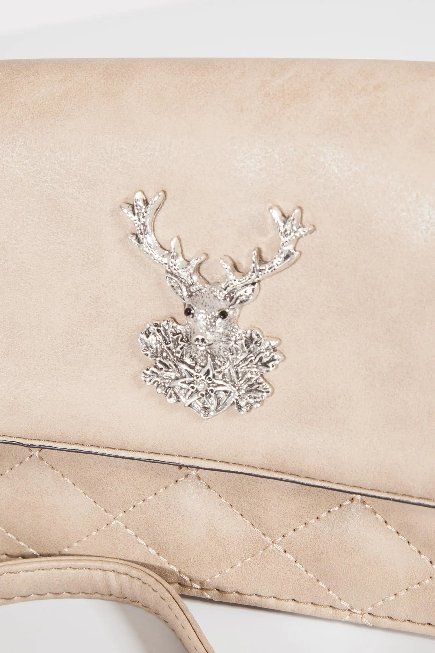 trachtentasche-creme-4131-0002-be6-18-04f-4356-b Trachtentasche mit Hirsch in beige zum umhängen Detail