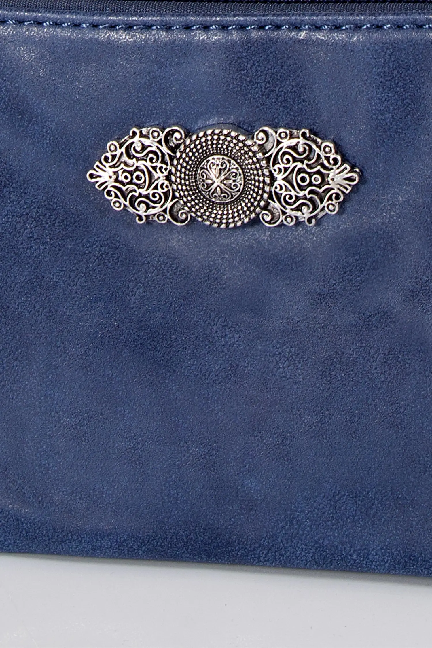 Kleine Trachtentasche in dunkelblau zum umhängen Detail