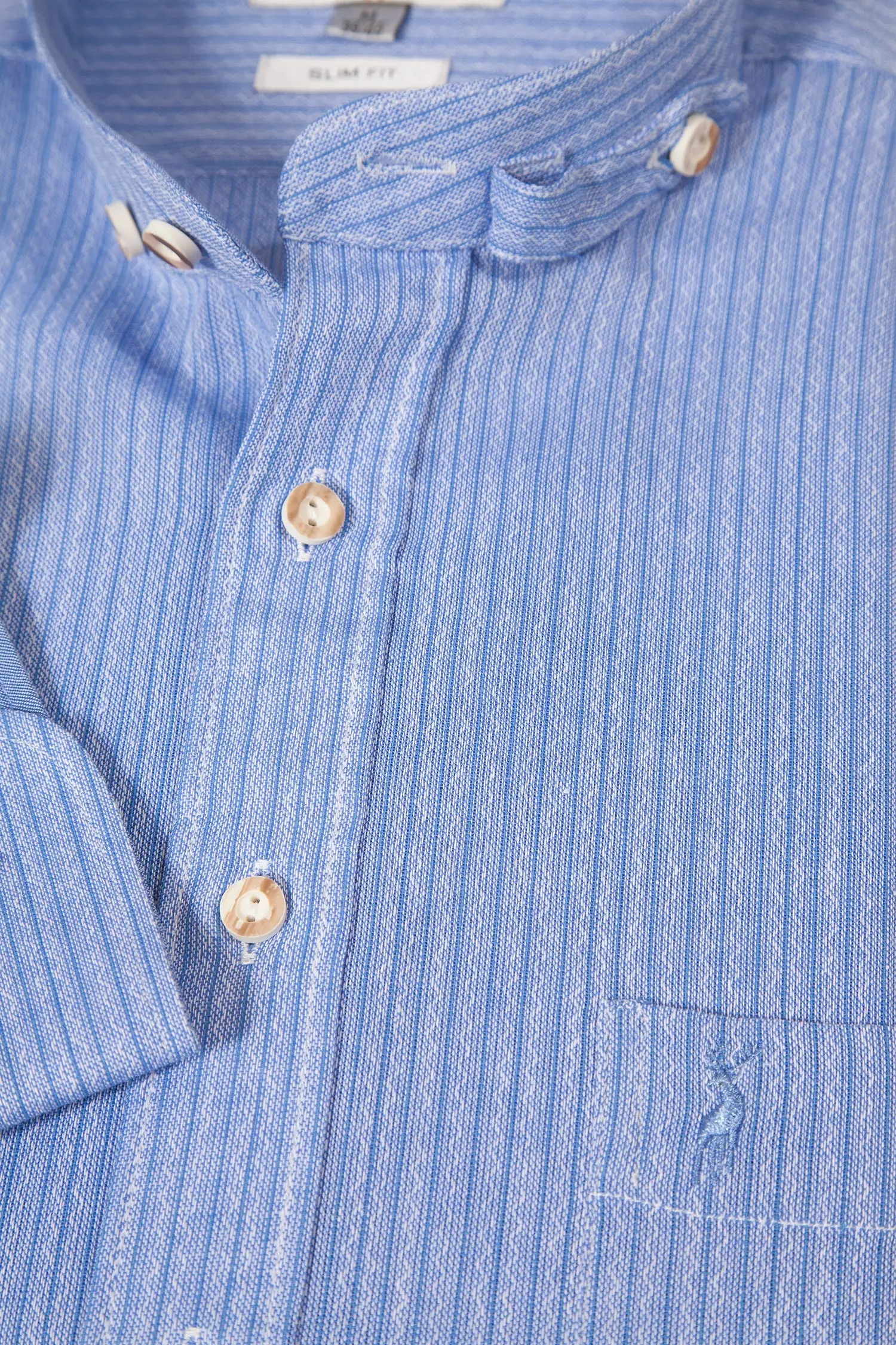 trachtenhemd-streifen-blau-1529-0049-bl6-20-03g-8596-b Trachtenhemd Retro Blau Streifen Detail