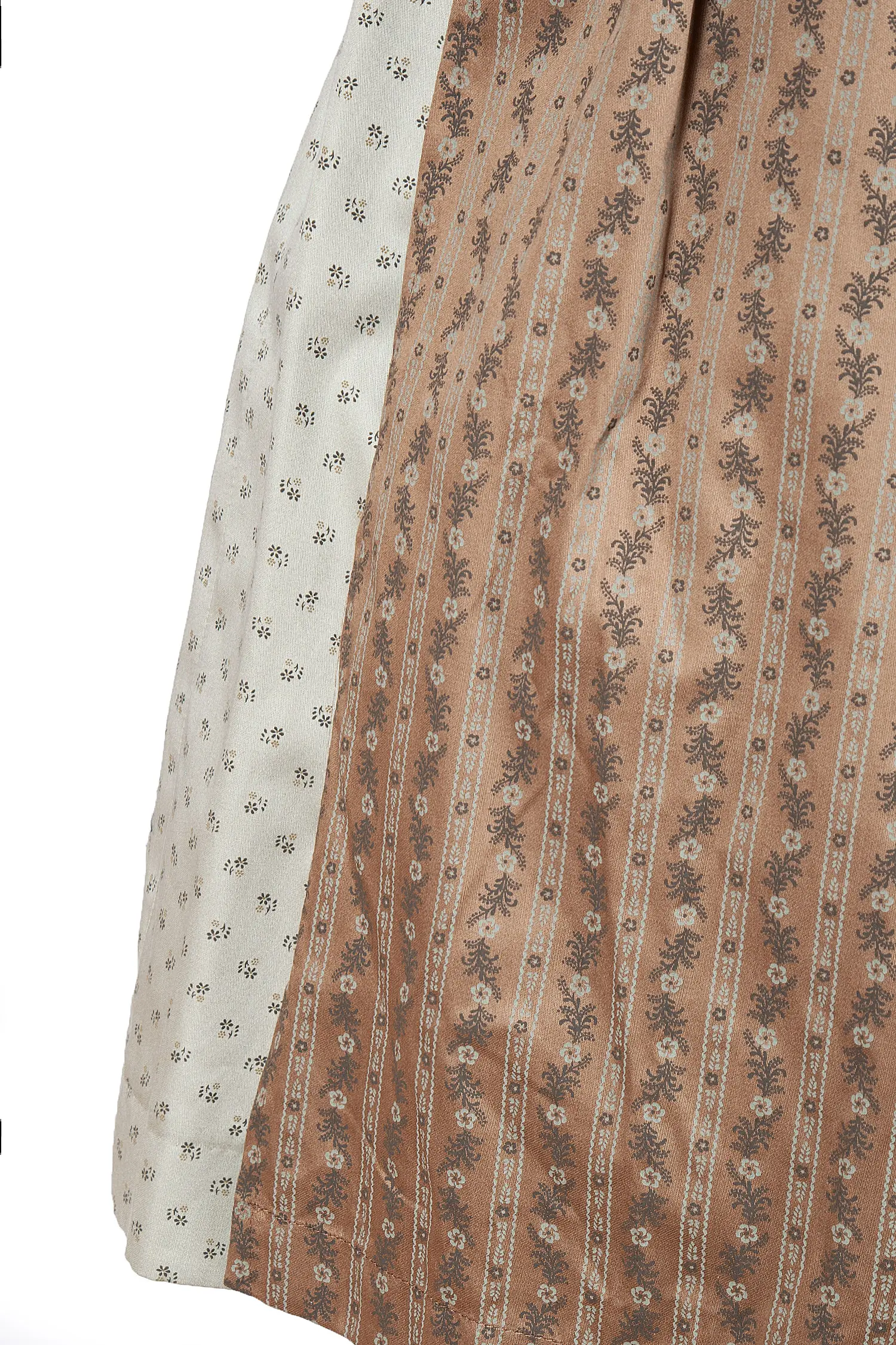 Dirndl hochgeschlossen in zartem hellgrün - Detail Schürze