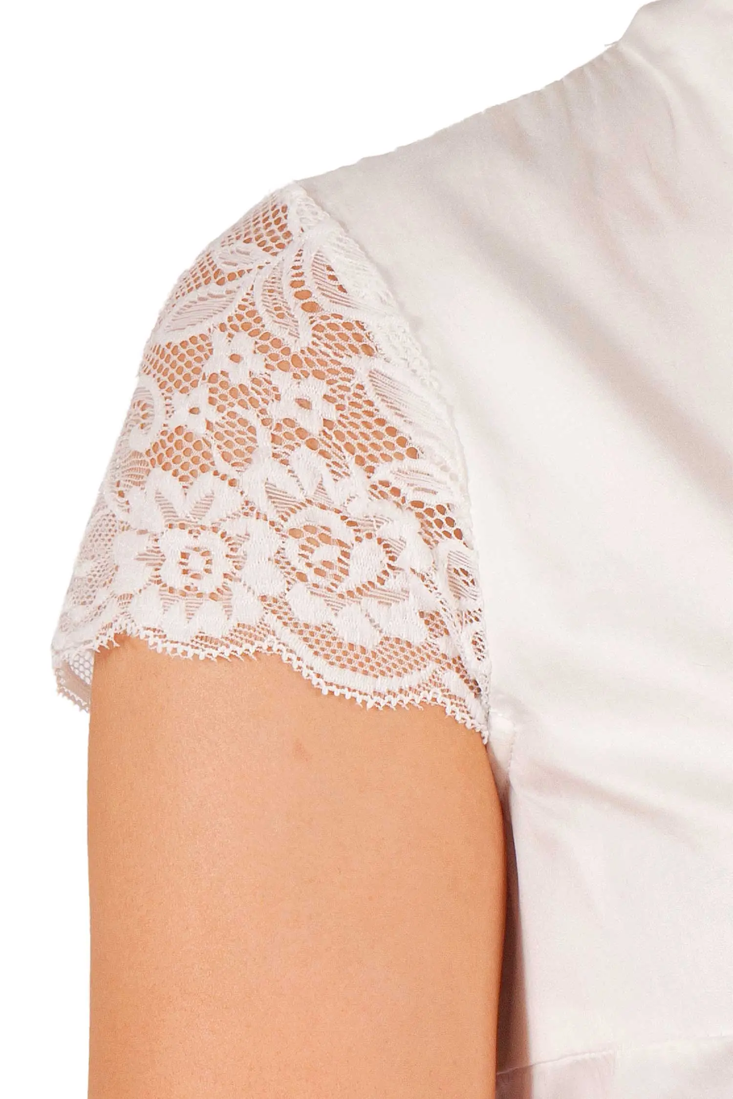 Dirndlbluse in creme mit Schneewittchenkragen und Spitze Arm