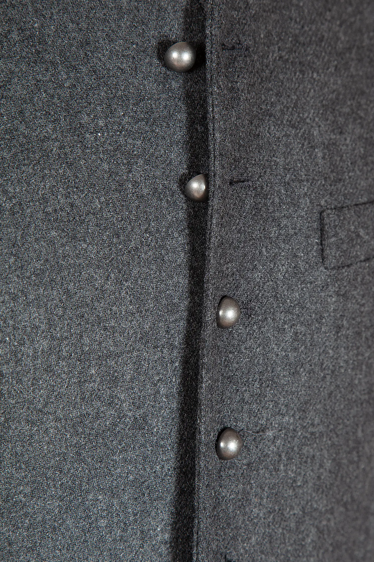 Trachtenweste aus Loden in grau - Detail vorne