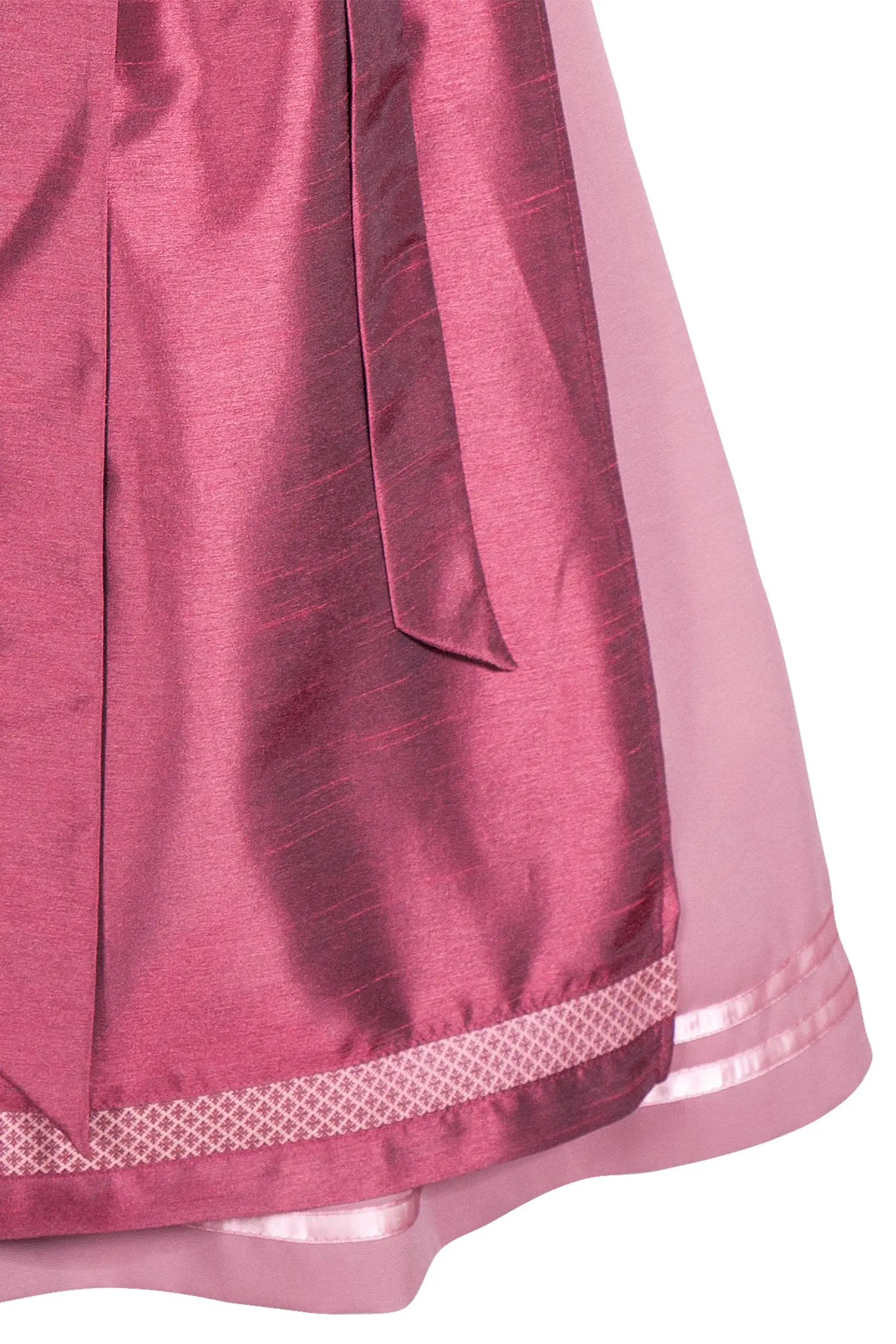 mini-dirndl-beere-3087-0021-ro6-20-02a-4410-d Mini Dirndl in beere und altrosa mit V-Ausschnitt Detail
