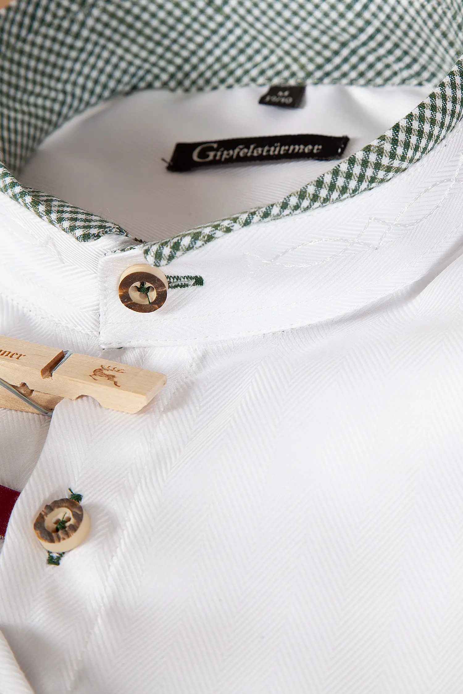 Trachtenhemd in weiß mit grünem Karodesign - Detail Kragen