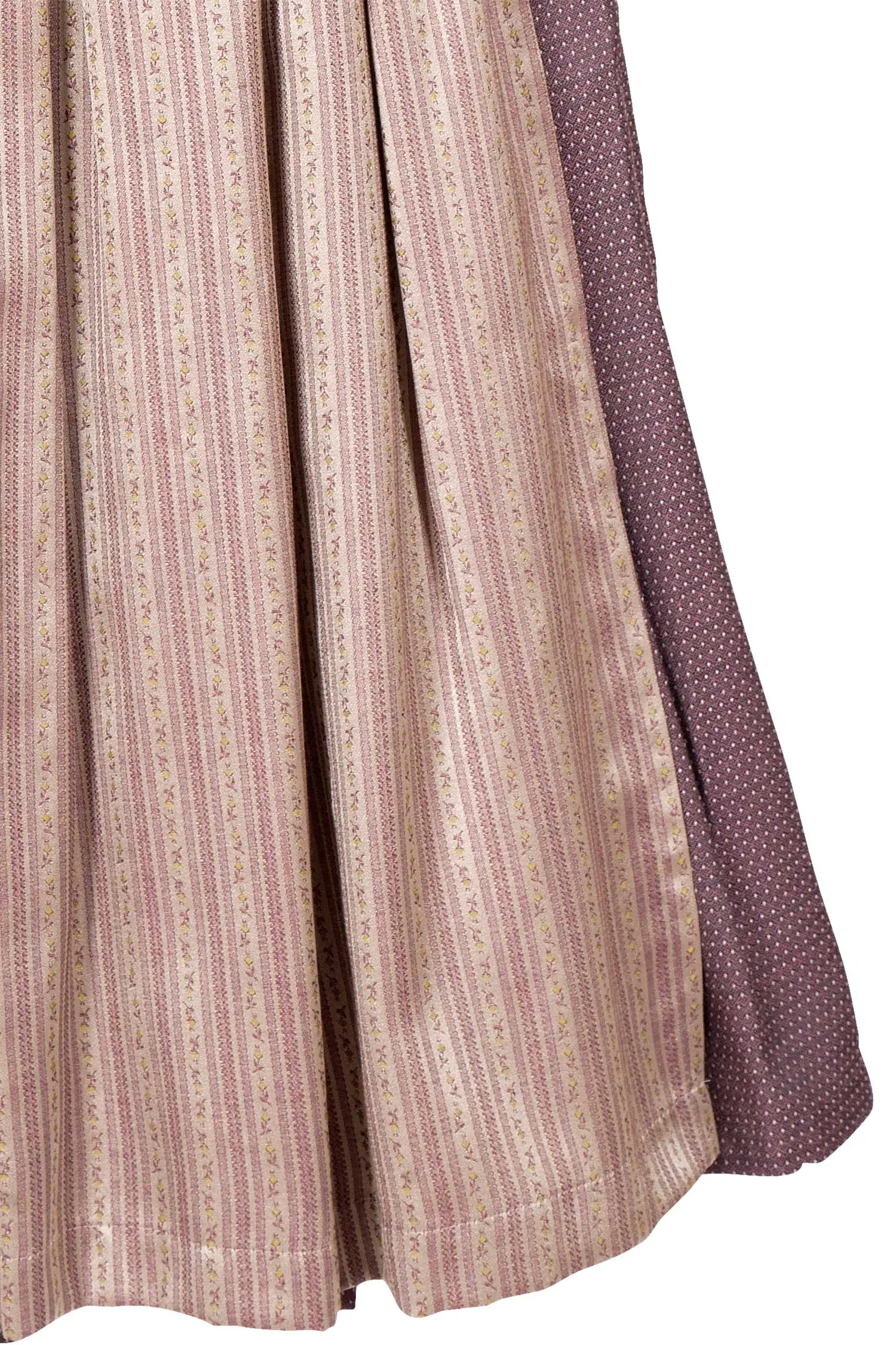 Midi Dirndl hochgeschlossen in bordeaux Detail