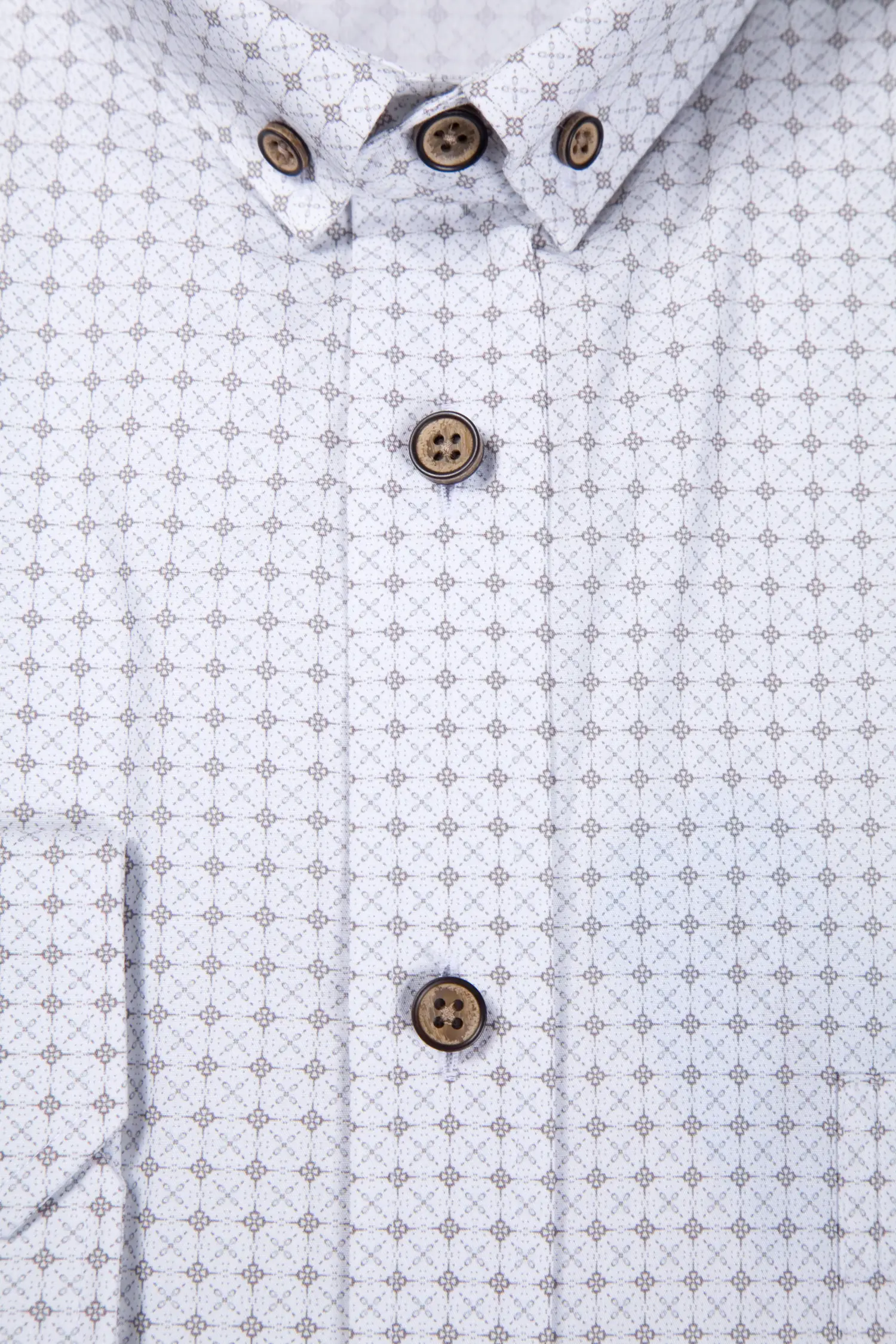 Trachtenhemd im modischen Design - Detail Knöpfe