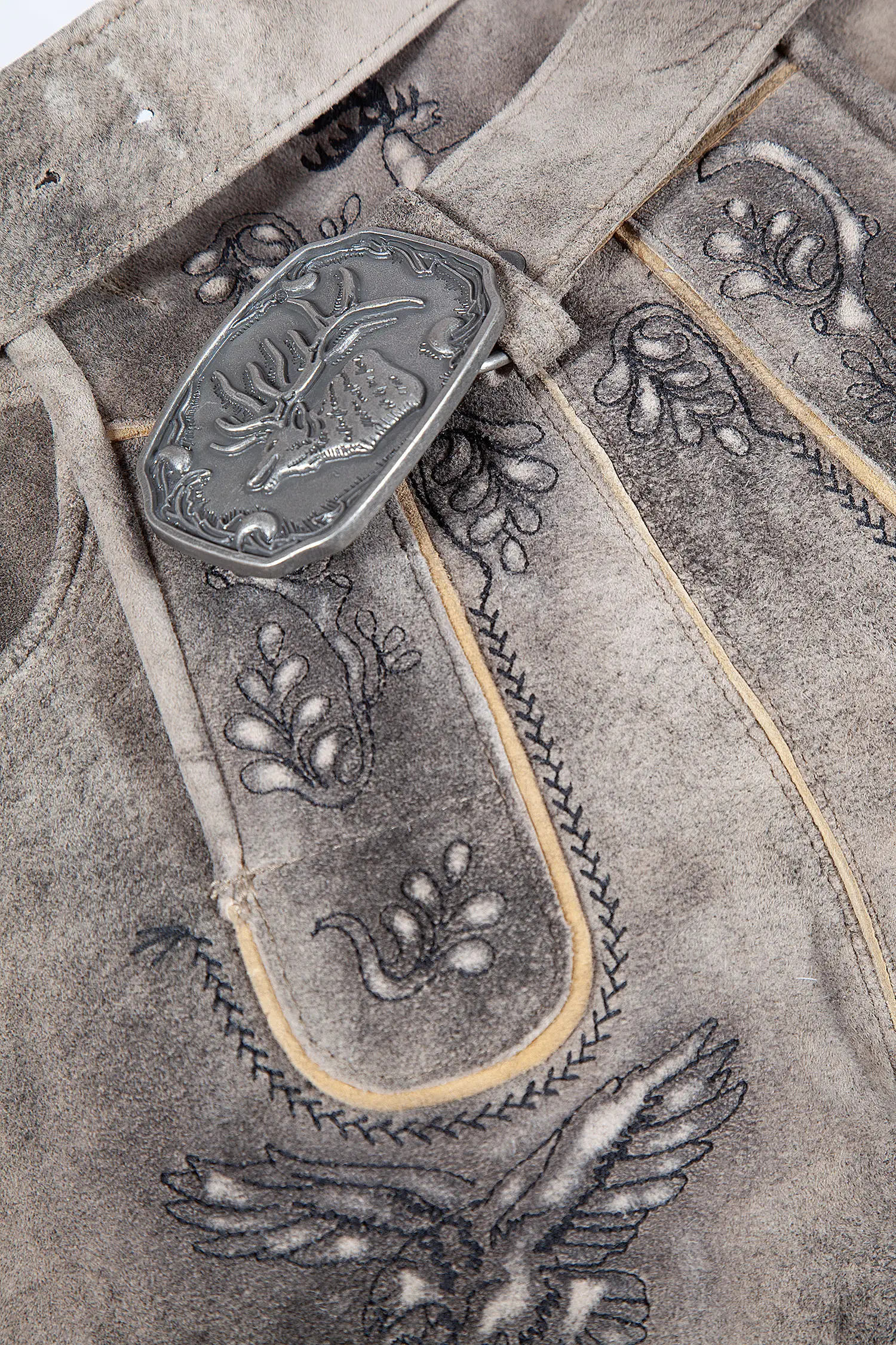 1613-1062-6SW-23-04e-5922c Kurze Lederhose Asmus mit Gürtel - Detail Latz