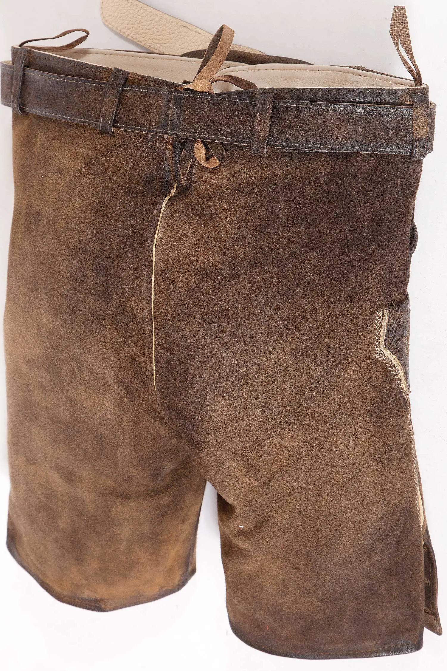 Kurze Lederhose für Kinder in braun antik hinten