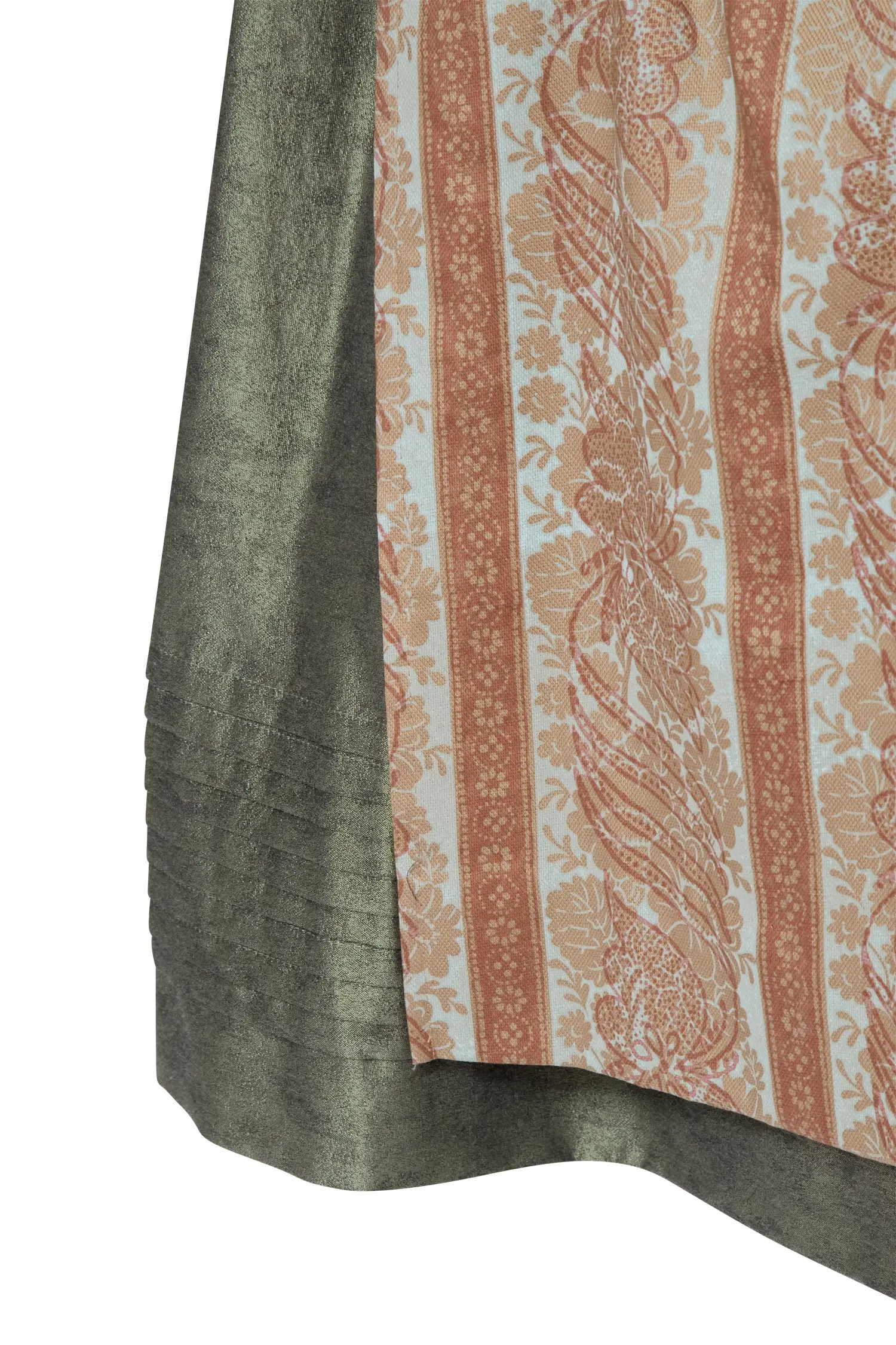 3099-0315-bl7-23-07b-0927 Sportalm Dirndl mit prächtigem Farbenspiel - Detail Rock