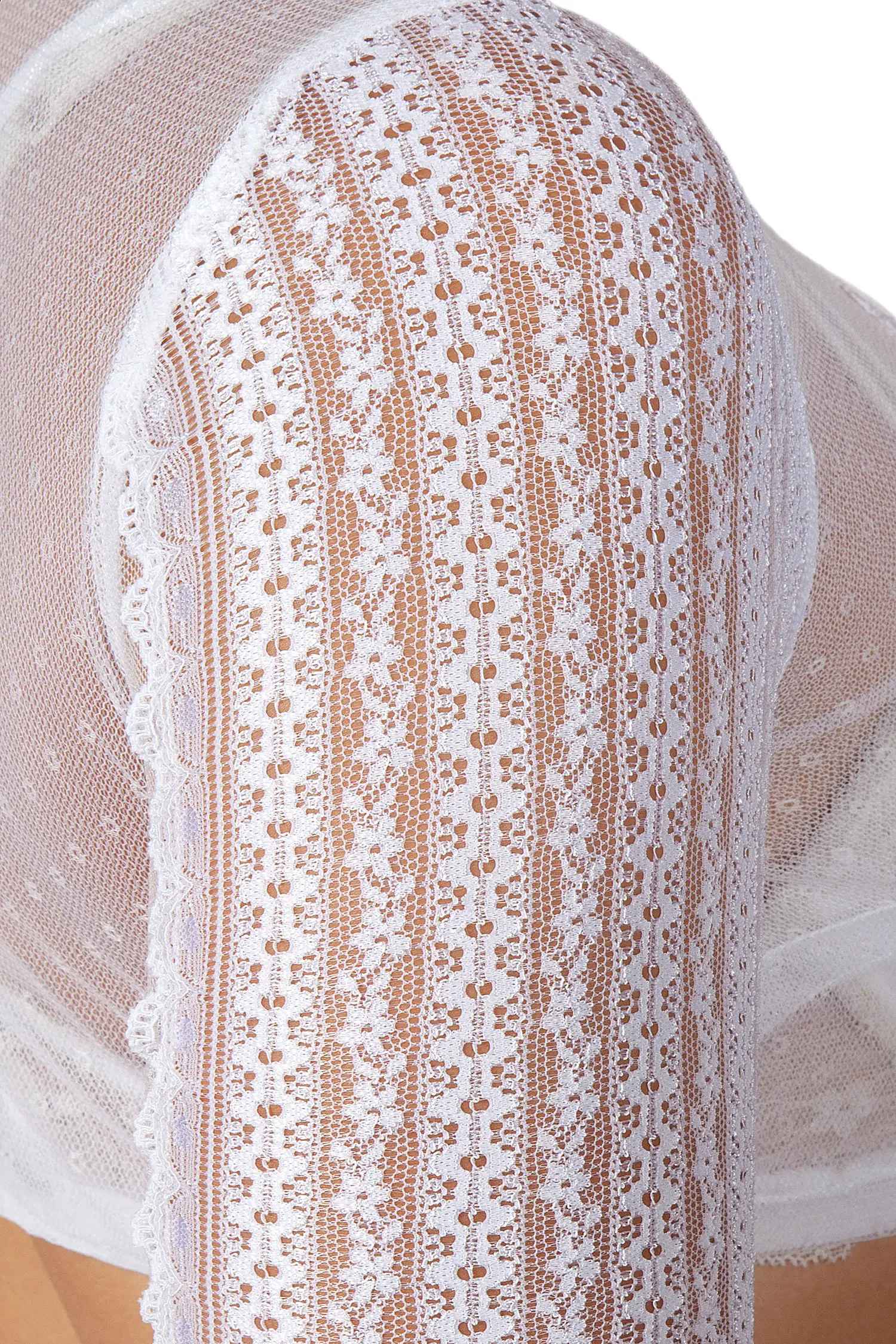 Dirndlbluse Evina-Nova in weiß mit Spitze - Detail Ärmel