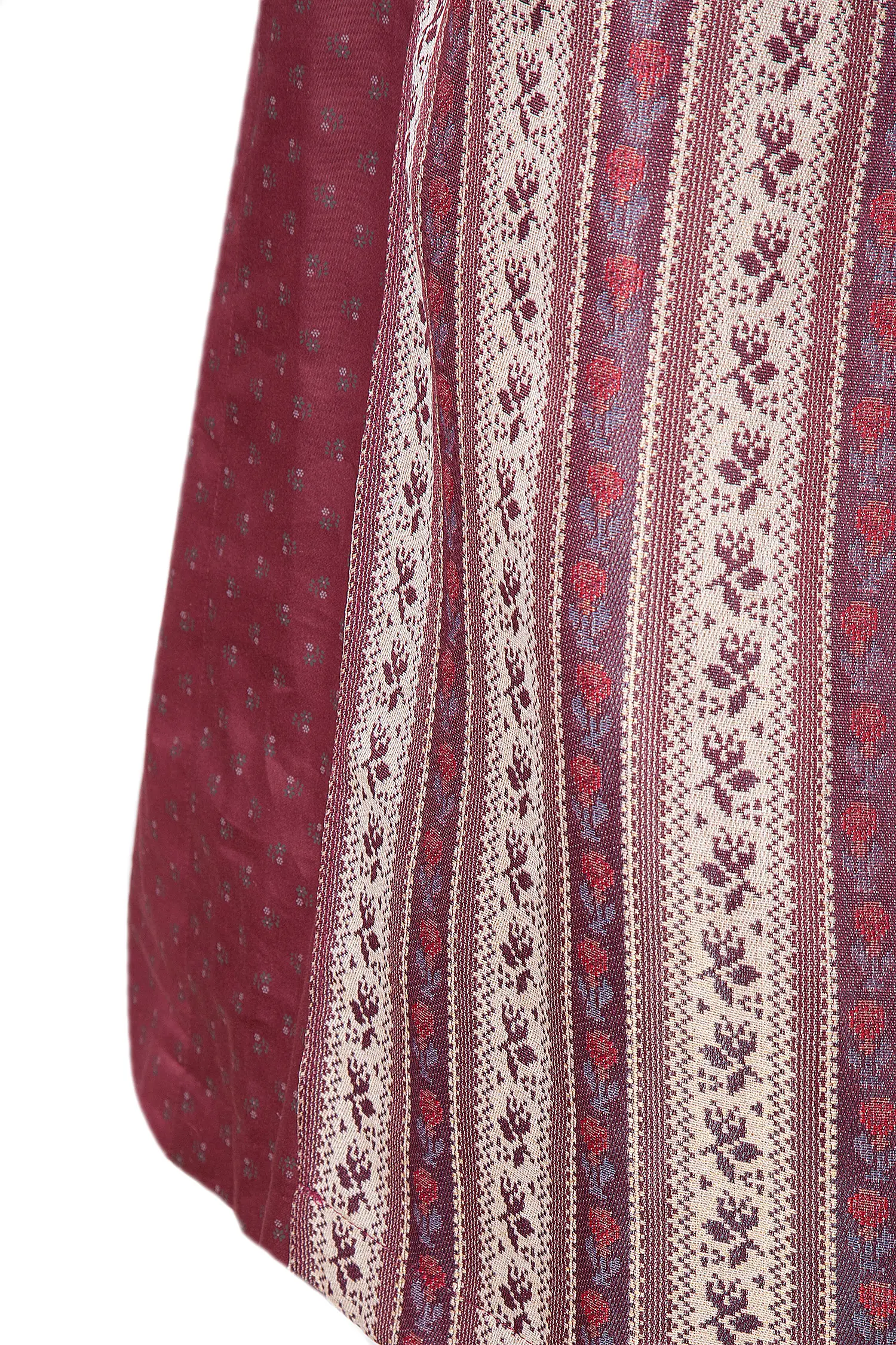 Dirndl in bordeaux mit traditioneller Schürze - Detail Schürze