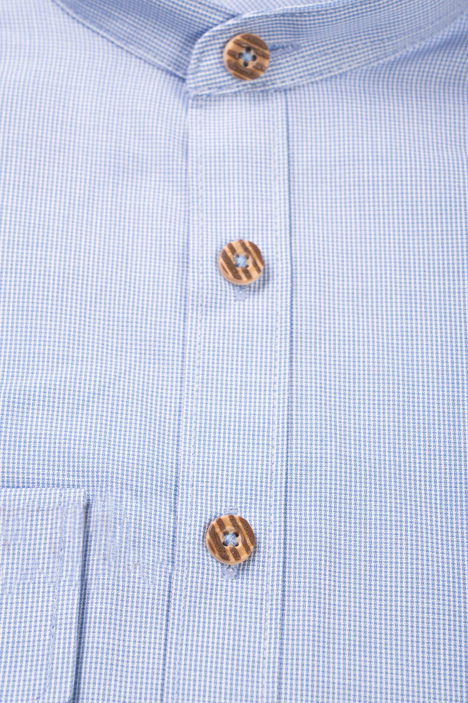 Gipfelstürmer Trachtenhemd mittelblau - Detail Knöpfe