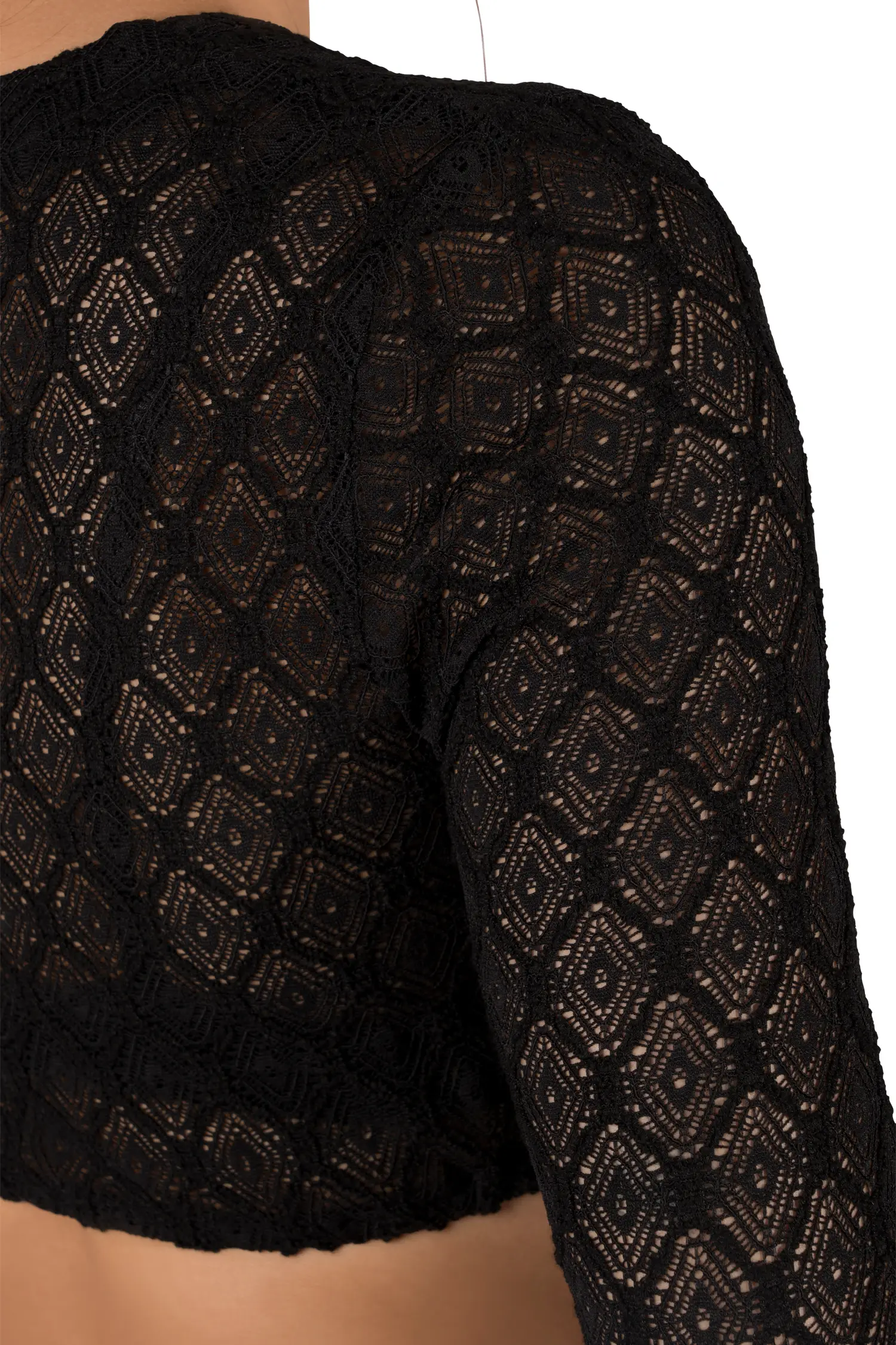 2574-0066-sw5-23-08-1802049 Stretch-Dirndlbluse in schwarz mit V-Ausschnitt - Detail Ärmel