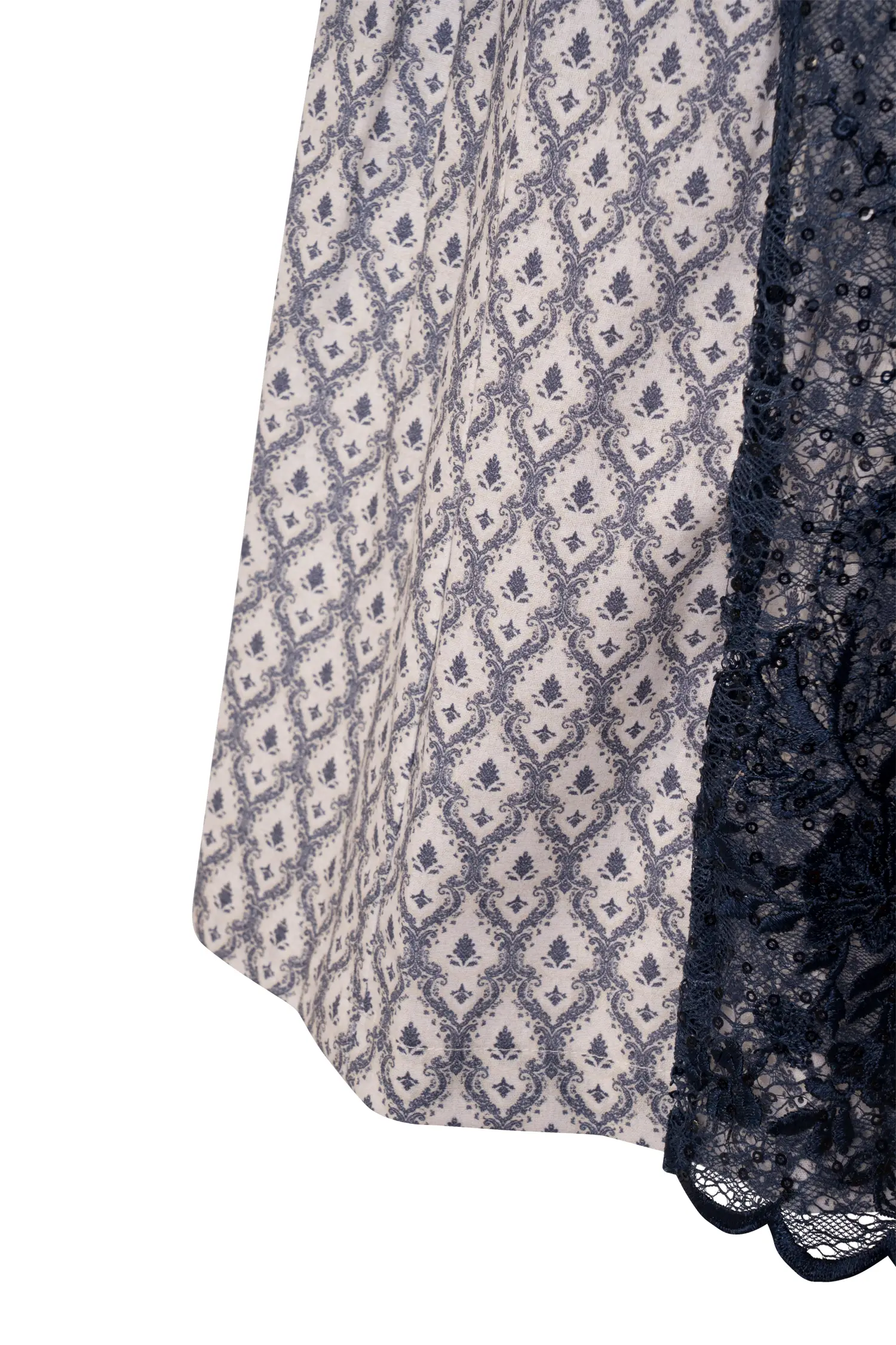 3051-1522-bl5-23-08-1701882 Dirndl in weiß / blau mit Netzschürze - Detail Rock