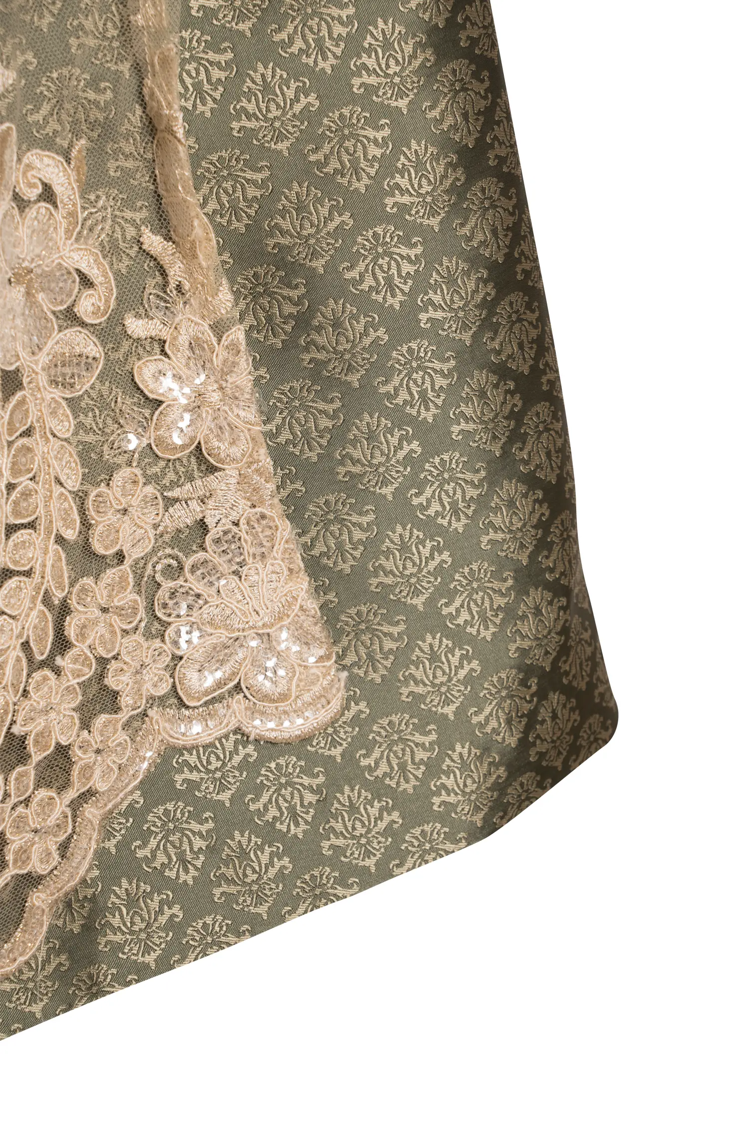 Dirndl Mira in Moos/Grün mit Spitzenschürze Detail Rock