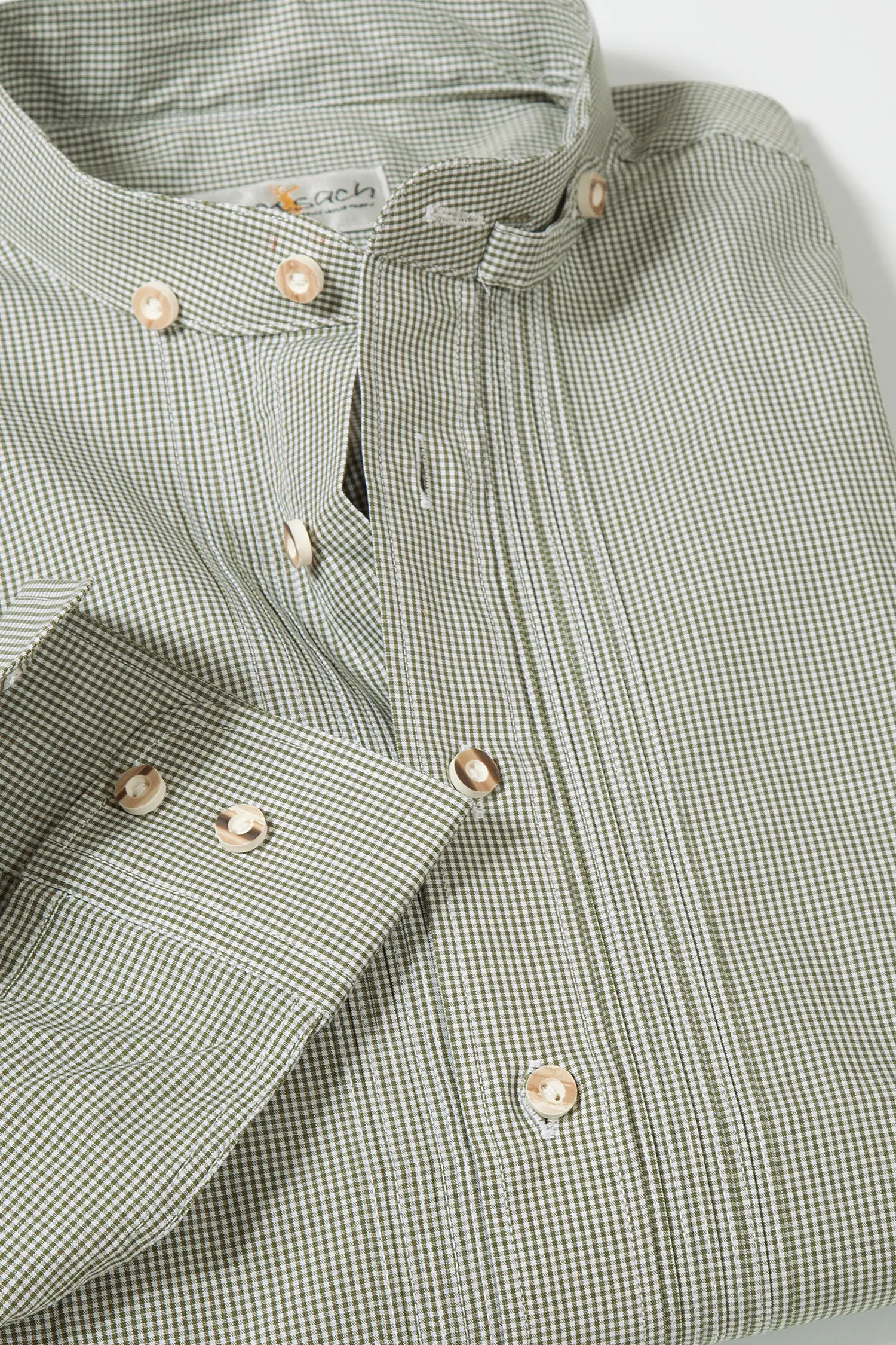 trachtenhemd-slim-fit-oliv-1519-0030-gn6-20-02b-4715-c Trachtenhemd klein kariert in Slim Fit oliv Detail