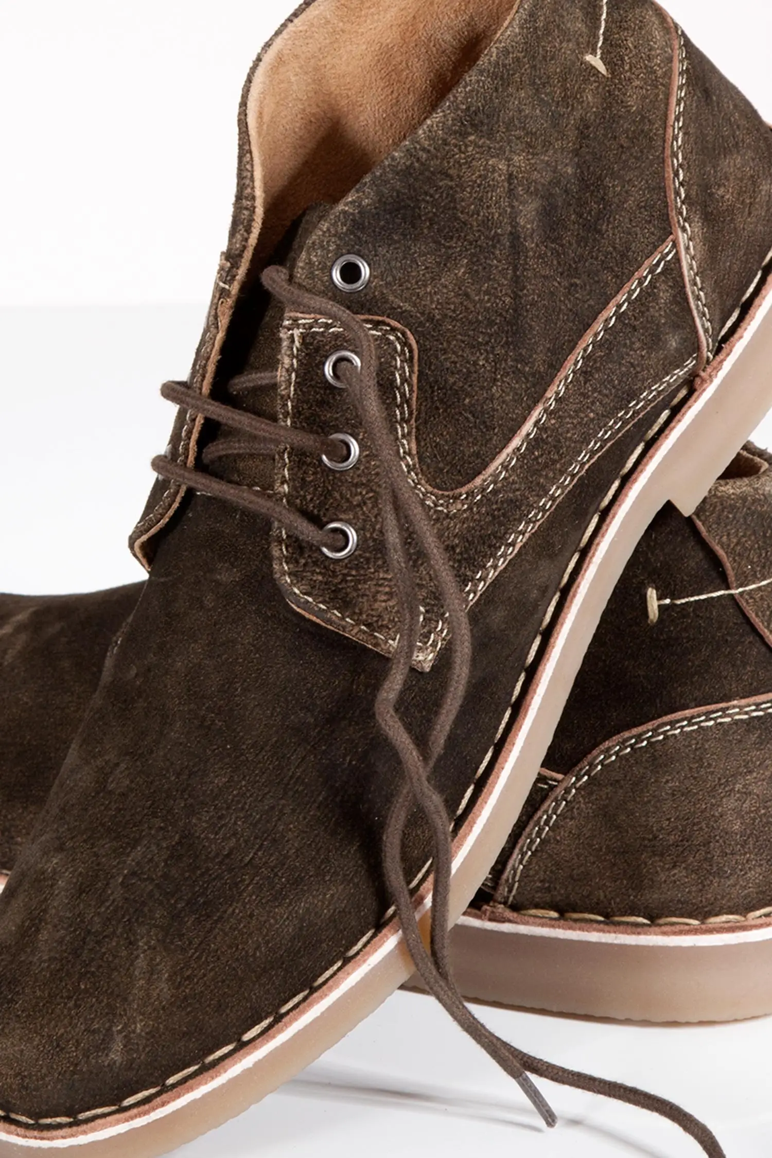 Herren Trachtenschuhe aus Leder in dunkelbraun Detail