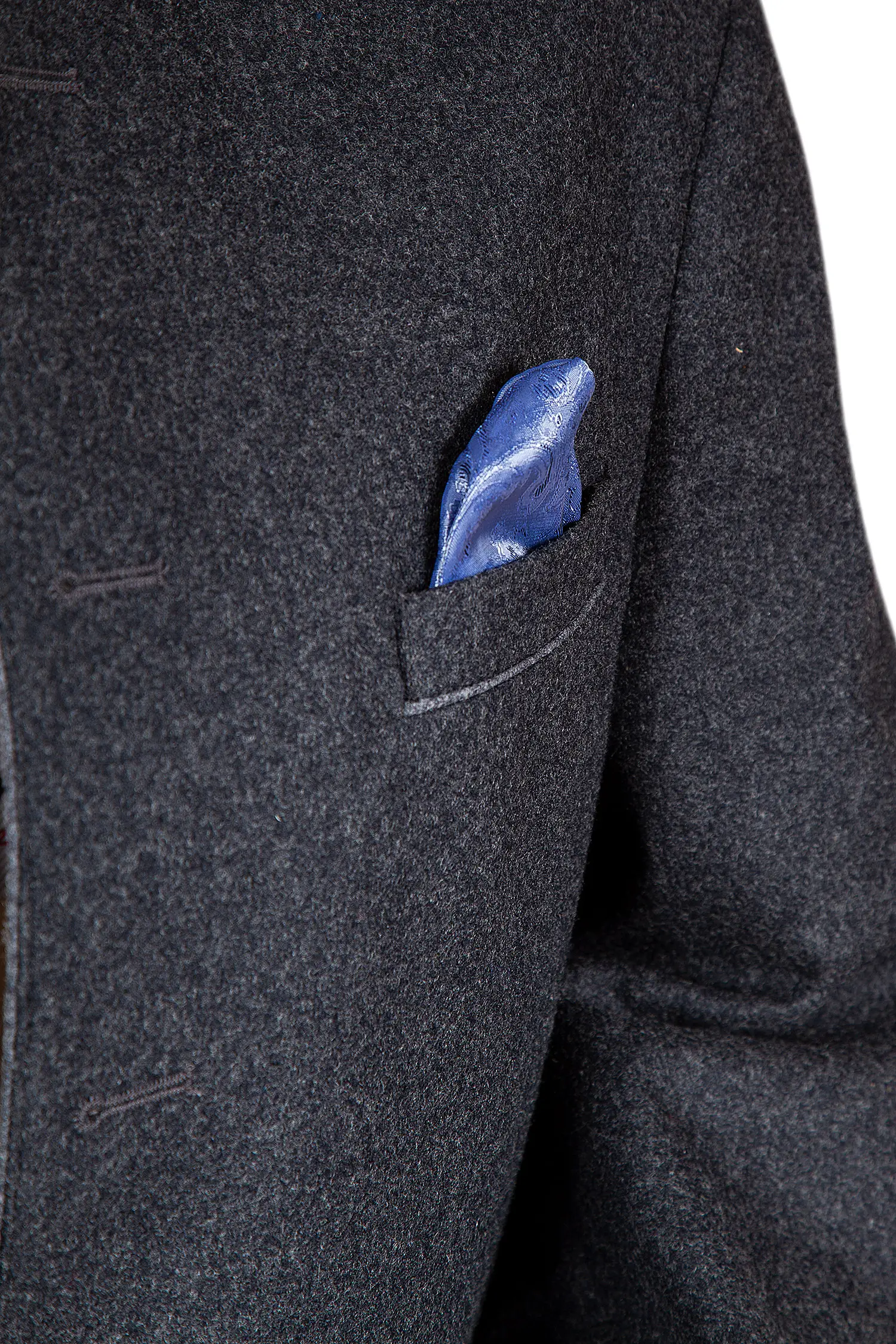 Trachten Janker in grau mit Einstecktuch - Detail vorne