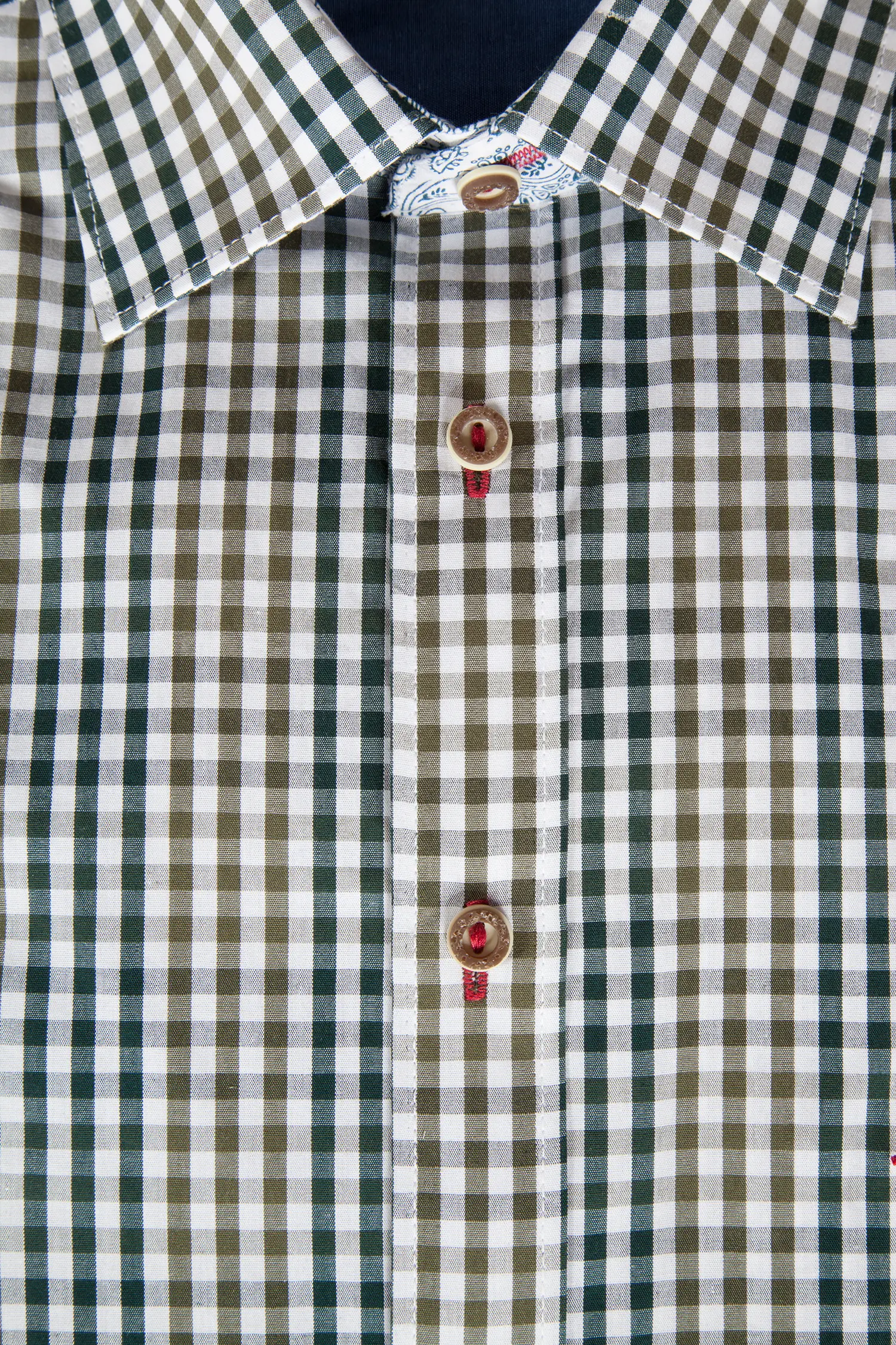 Trachtenhemd in grün/weiß kariert - Detail Knöpfe